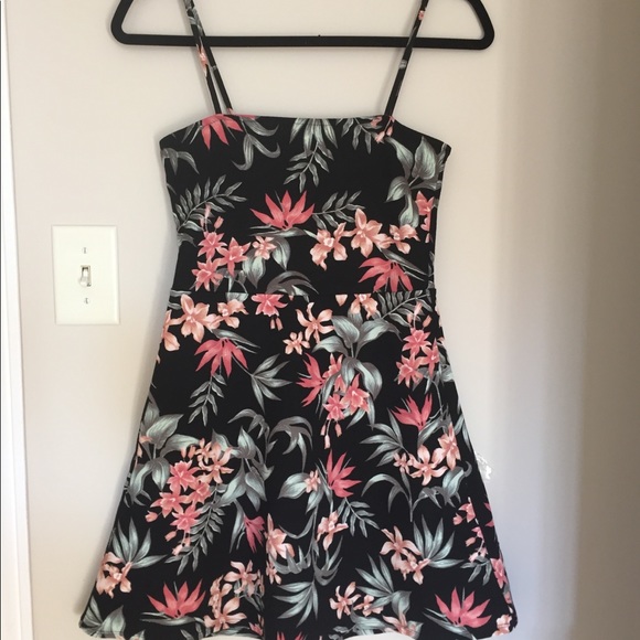 Dress - Picture 6 of 6